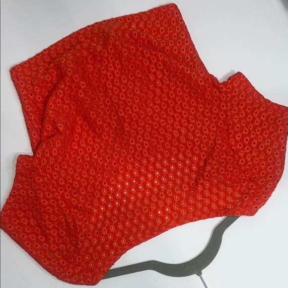 Women’s H&M Red Eyelet Button-Front Crop Top Size M - Picture 4 of 6
